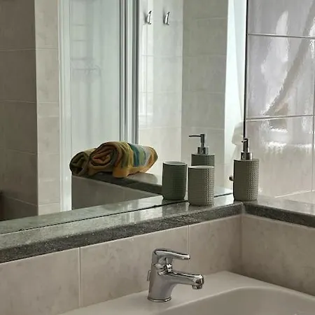 בית נופש Casa Gelsomino -casa With Garden, Near The מנדלו דל לאריו